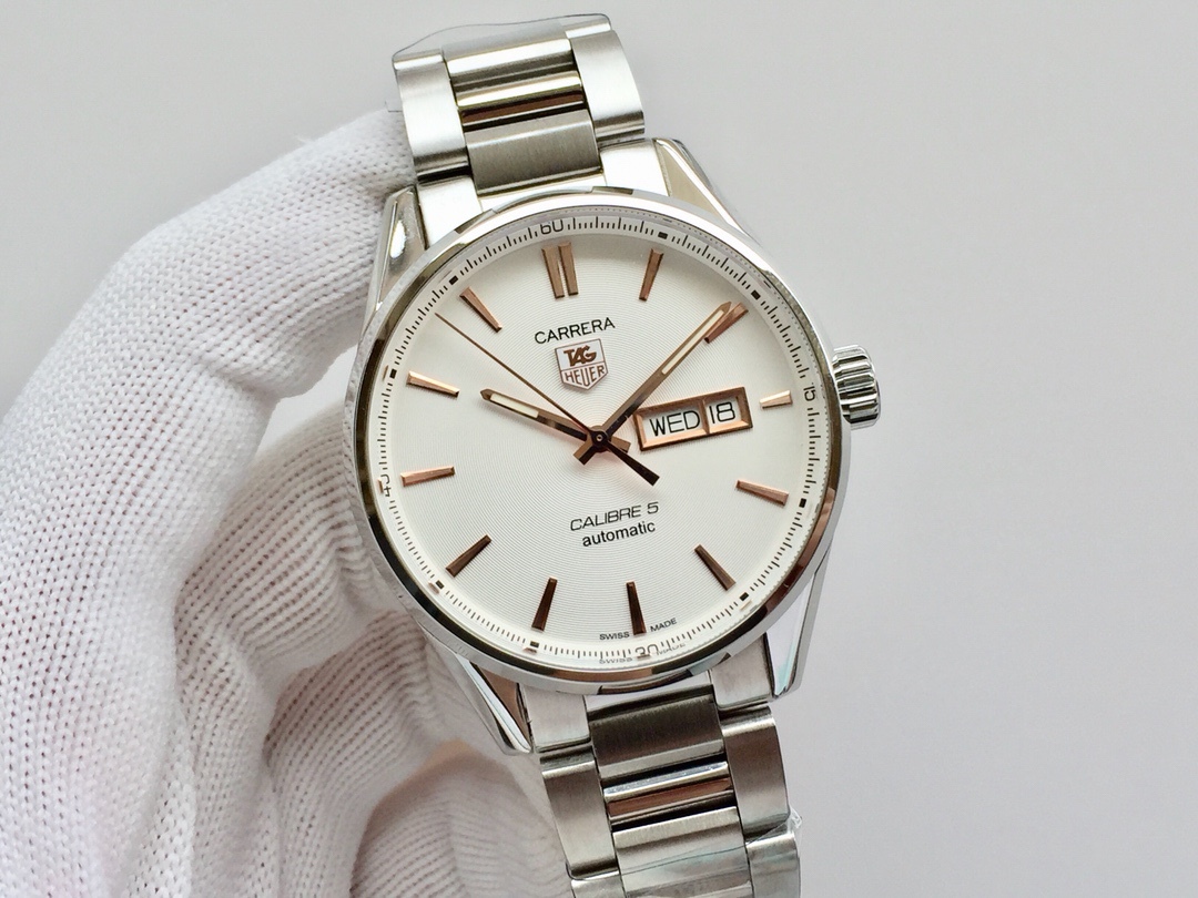 TAG泰格豪雅 卡萊拉系列WAR201A.FC6266 商務休閒款 中英文雙歷腕表 41毫米直徑 搭載2836 自動機械機芯 316L精鋼可配真皮錶帶 原裝折疊扣。