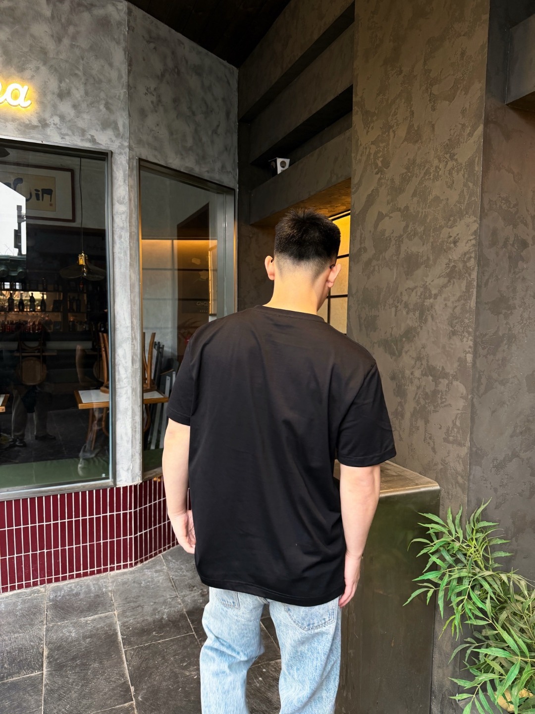 🔝SAINT LAURENT聖羅蘭SLP 小標純色徽標短袖T恤
正品購入開發，50支雙股精品賽爾棉170克，1*1拉架羅紋280克，進口刺繡，面料酵洗，定制1：1商標，寬松版型
B Size：S-XL