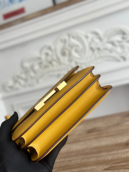 康康  空姐包  
constance  19cm  
epsom掌紋小牛皮  半收工  蠟線縫製