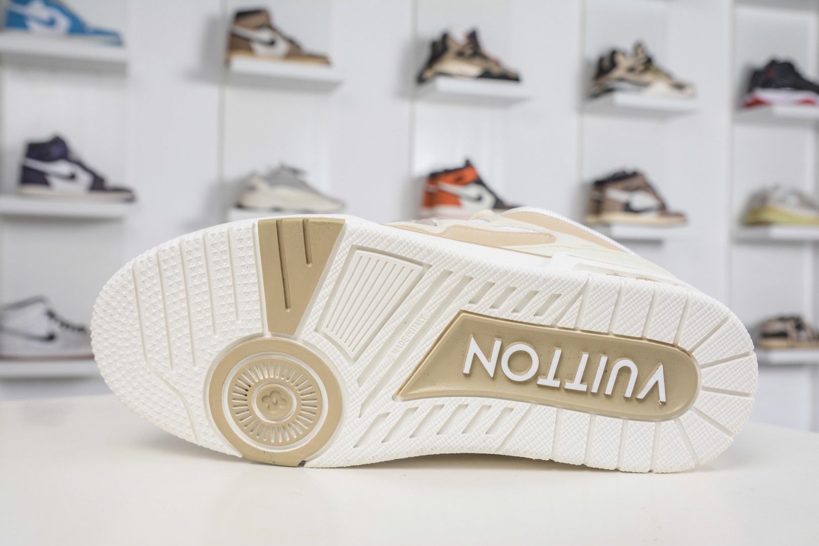 Louis Vuitton Trainer Skate lv時裝走秀運動鞋  
尺碼：36 37 38 39 40 41 42 43 44 45