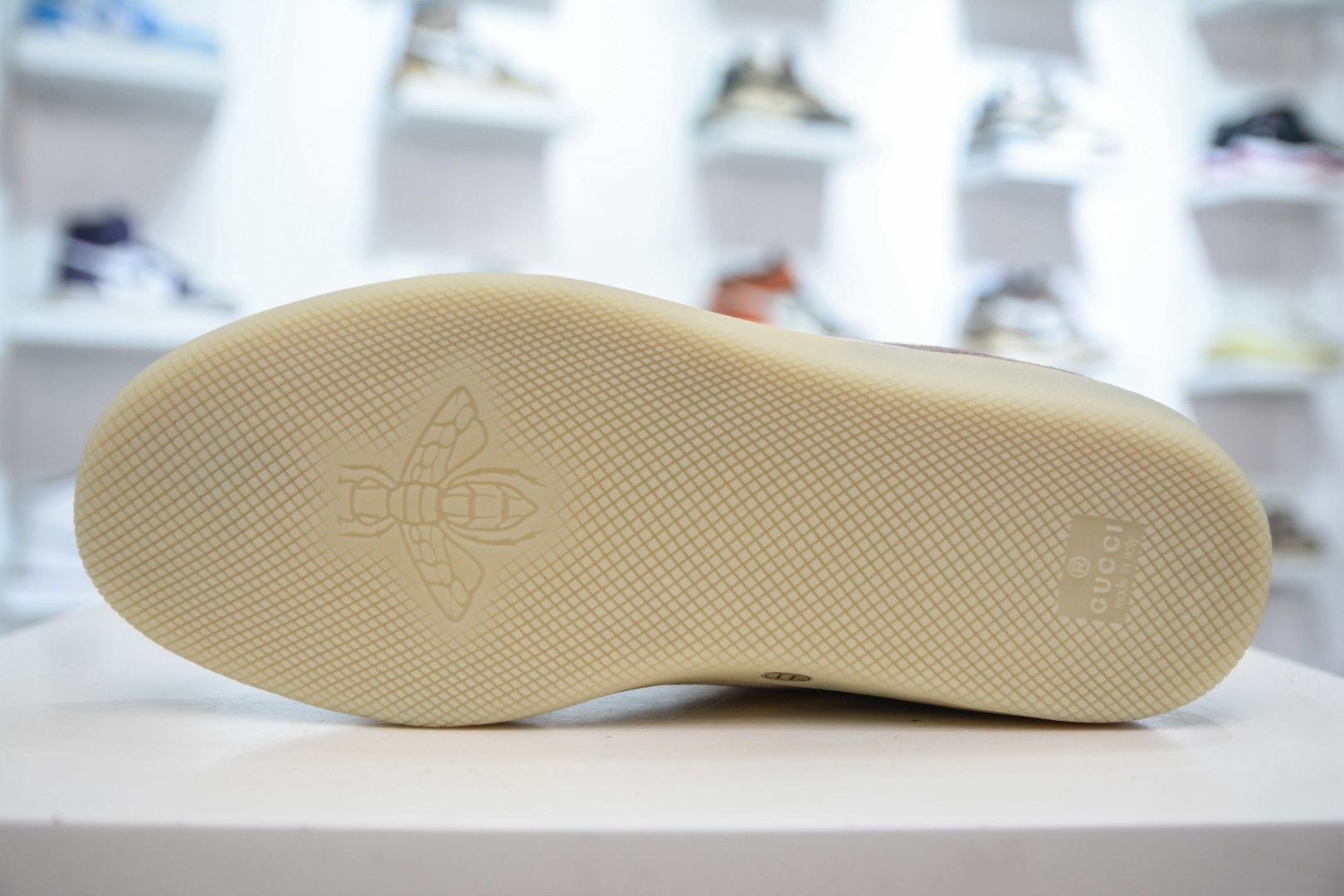 Gucci 古馳G75 圓頭系帶運動鞋
尺碼：35 36 37 38 39 40 41 42 43 44 45 46