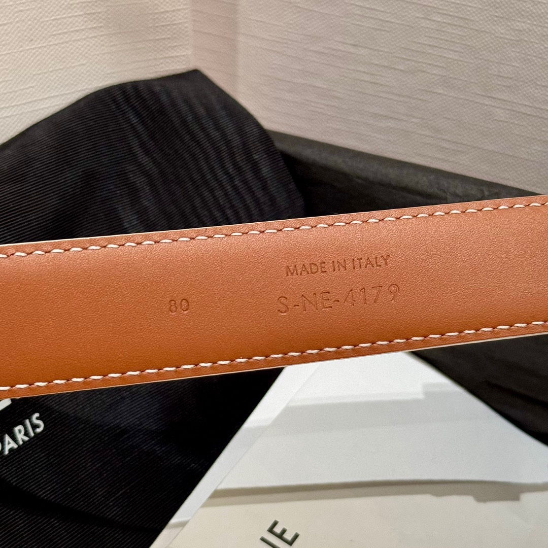 賽琳新款女士凱旋門腰帶
TRIOMPHE 雙面頂級小牛皮腰帶
百搭時尚潮流，寬度2.5cm