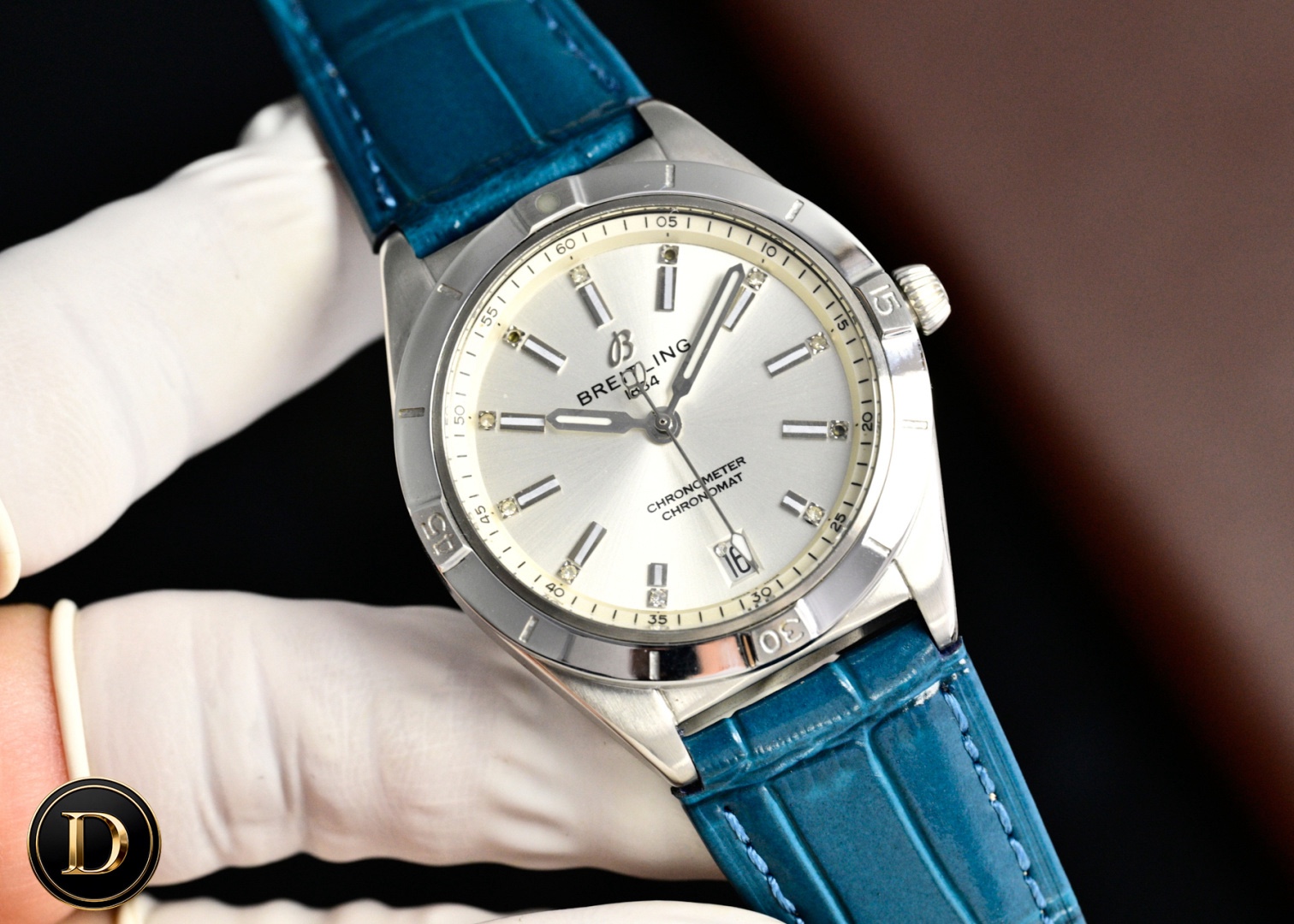 百年靈新款橫空出世（推出新高度）
全新百年靈機械計時腕表-南海膠囊系列
(chronometer Automatic 36mm)特別版
1⃣️現代復古風格讓您在人群中脫穎而出，打破沈悶，有溫度又不失浪漫！
2⃣️這款優雅的現代復古靈感腕表適合想在人群脫穎而出的女士。（男士也可佩戴，膠囊系列市面最薄的中性款。）
3⃣️融合優異性能和造型美感，時尚而優雅，適合各種場合，多種金屬表殼可供選擇，同時也有鑲嵌彩色寶石鑽，從炫酷的精鋼材百搭雙色間金乃至豪華紅金，一應俱全，時標和多姿多彩錶盤。
