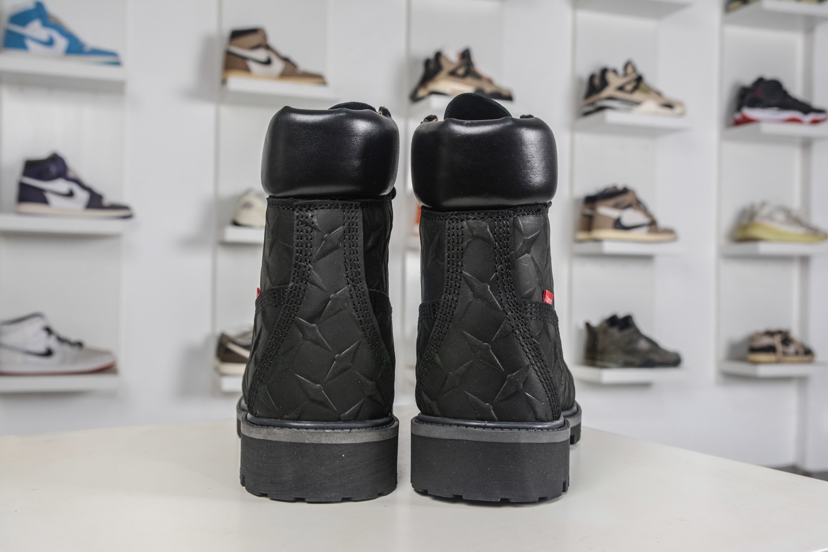 Supreme x Timberland 6 Inch Leather Boots"Black"添柏嵐經典戶外 
貨號: TB 010061 713
尺碼 39 39.5 40 41 41.5 42 43 44 45