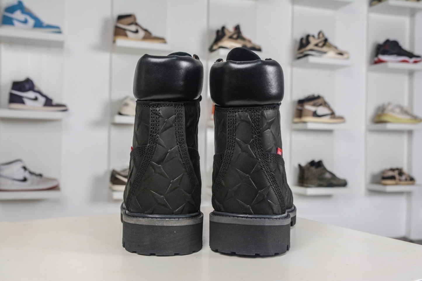 Supreme x Timberland 6 Inch Leather Boots"Black"添柏嵐經典戶外 
貨號: TB 010061 713
尺碼 39 39.5 40 41 41.5 42 43 44 45