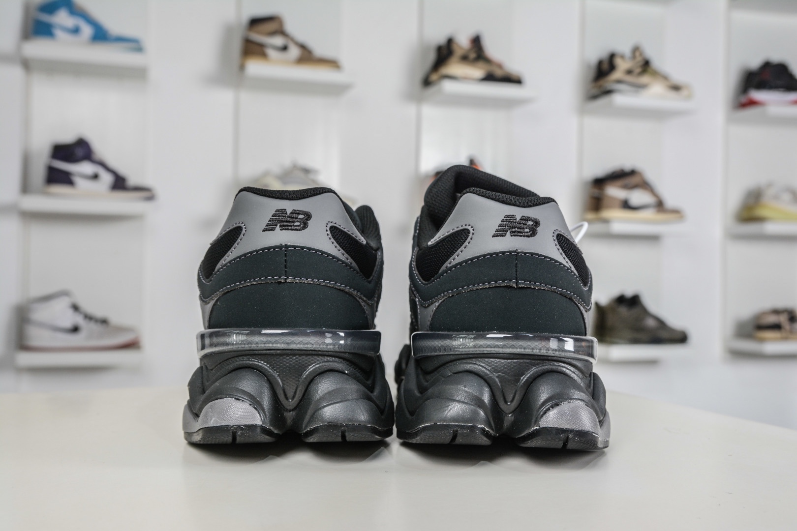 新百倫New Balance NB9060 黑灰 U906079E 
Size：36 37 37.5 38 38.5 39 40 40.5 41 42 42.5 43 44 45 45.5 46.5