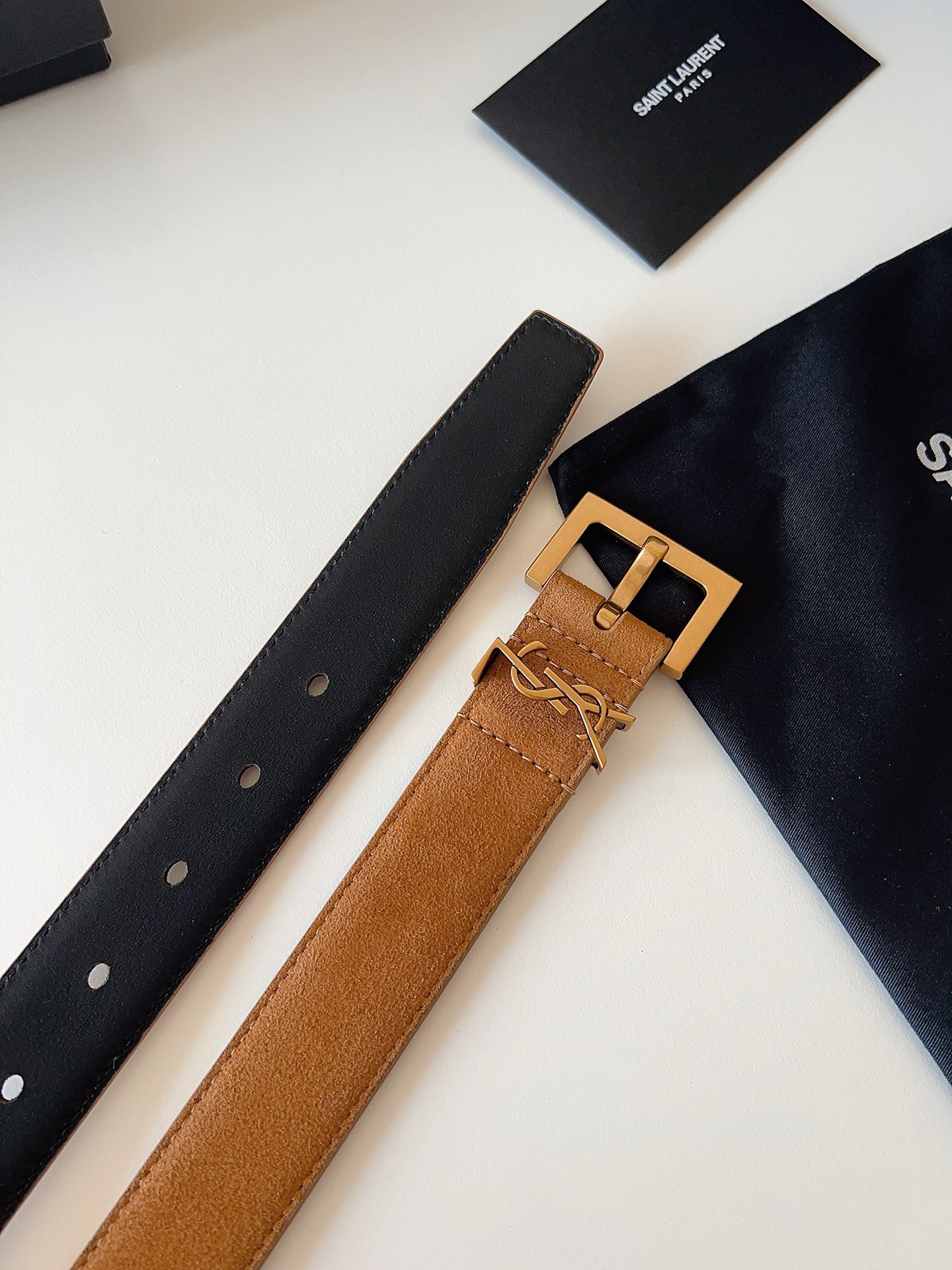 
ysl聖羅蘭2026女士新款腰帶，冬季爆款絨面原版皮，方形搭扣配以ysl標識腰帶環，女士冬季必備款，寬度3.0cm