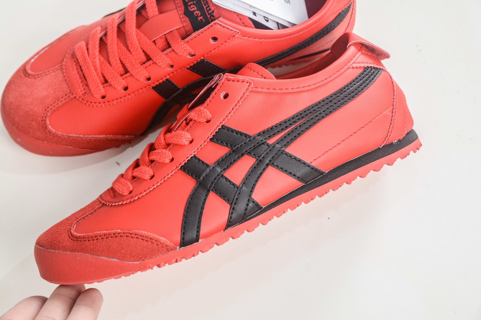 Asics 鬼冢虎 Mexico 66 
货号：1183C102 600
尺码：36 37 37.5 38 39 39.5 40 40.5 41.5 42 42.5 43.5 44 44.5 45