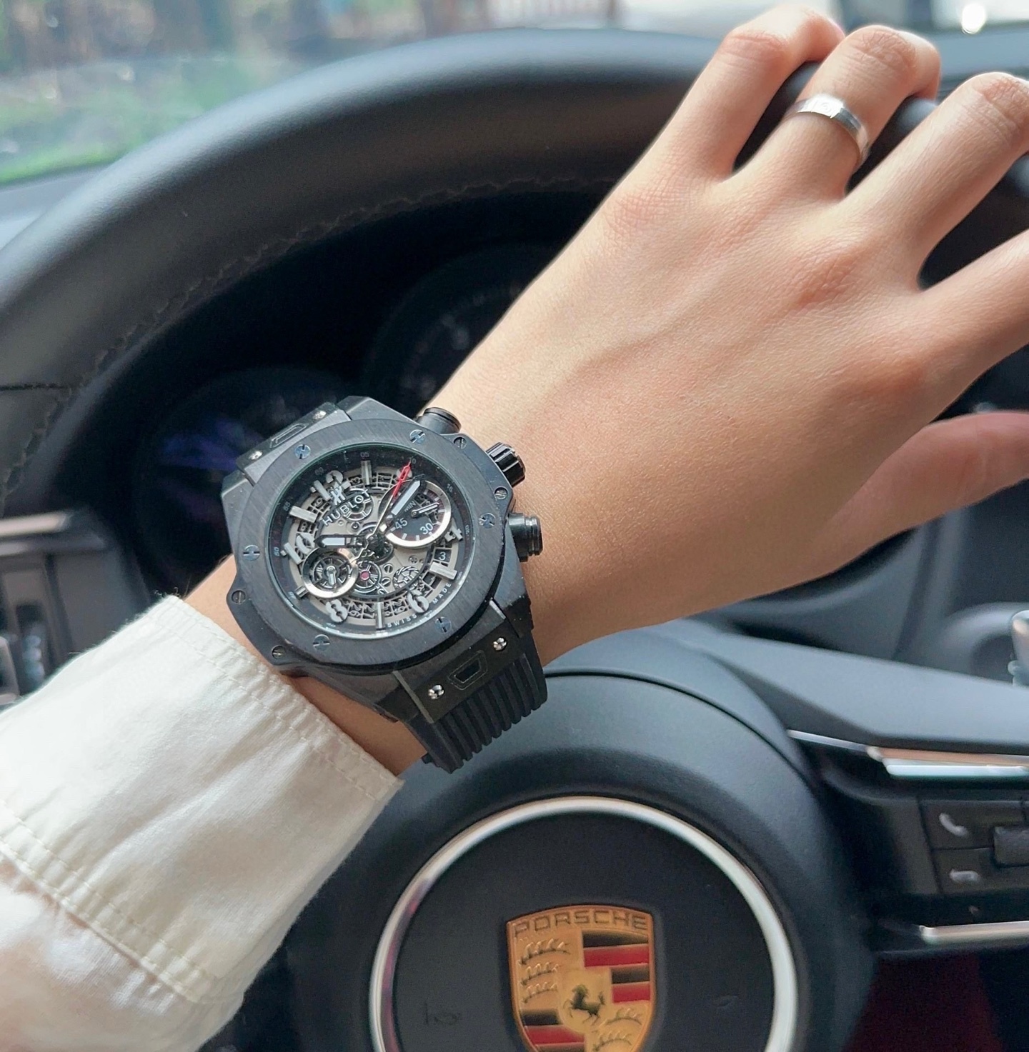 恆寶 Hublot精品男士腕表，勁爆鏤空設計，技藝精湛，獨具匠心，尊貴大氣，紳士風範。採用全自動機械機芯，頂級316精鋼表殼，天然橡膠錶帶，礦物質超強鏡面，尺寸43*13