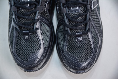 New Balance M1906R系列 復古老爹防滑耐磨低幫 跑步鞋 
貨號：M1906RJB
尺碼：36 37 37.5 38 38.5 39.5 40 40.5 41.5 42 42.5 43 44 45 46.5