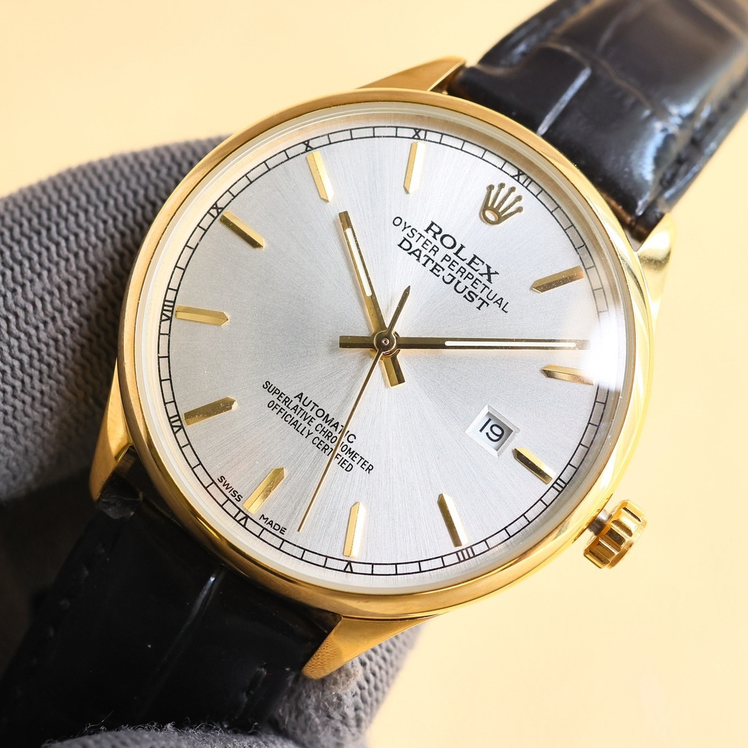 
最新爆款主推☄️☄️ 勞力士【ROLEX】男士腕表 採用獨特的錶盤設計 搭配而來的是更高檔奢華的勞力士🪐， 初識勞力士必憧憬有朝一日能擁有它，戴上勞力士必順風順水必發達，你值得擁有，歡迎評鑒！！
機芯：搭配全新進口8215西鐵城（零返修） 尺寸：40🥇 鏡面：藍寶石玻璃永不刮花 材質：316L精鋼表殼 動力：儲存48小時 防水深度：100米🥈 🥉意大利小牛皮帶，原裝針扣！