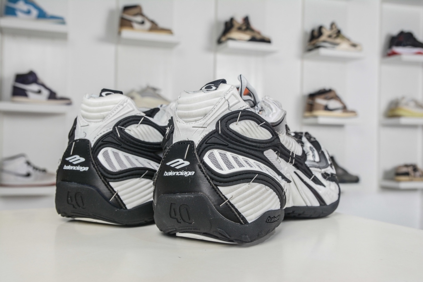 Balenciaga 巴黎世家 訂書釘 23代 Soleless 圓頭系帶 低幫 黑白色
貨號：841506 WOYX0 1910
尺碼： 39 40 41 42 43 44