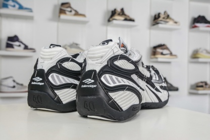 Balenciaga 巴黎世家 訂書釘 23代 Soleless 圓頭系帶 低幫 黑白色
貨號：841506 WOYX0 1910
尺碼： 39 40 41 42 43 44