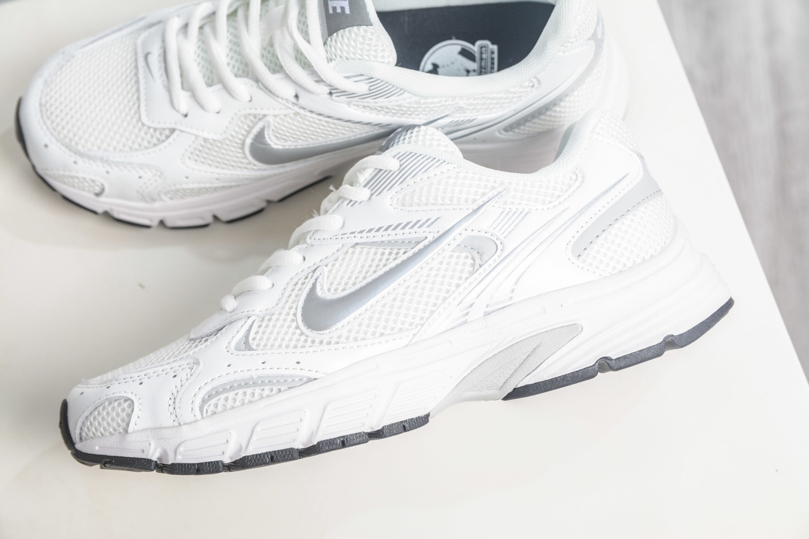 NK Air Zoom Vomero 20 經典復古潮流運動跑鞋 
貨號：HF0735 006
SIZE：36 36.5 37.5 38 38.5 39 40 40.5 41 42 42.5 43 44 45