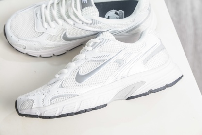 NK Air Zoom Vomero 20 經典復古潮流運動跑鞋 
貨號：HF0735 006
SIZE：36 36.5 37.5 38 38.5 39 40 40.5 41 42 42.5 43 44 45