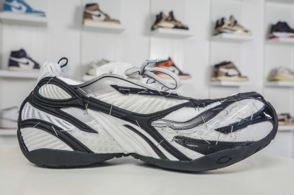Balenciaga 巴黎世家 訂書釘 23代 Soleless 圓頭系帶 低幫 黑白色
貨號：841506 WOYX0 1910
尺碼： 39 40 41 42 43 44