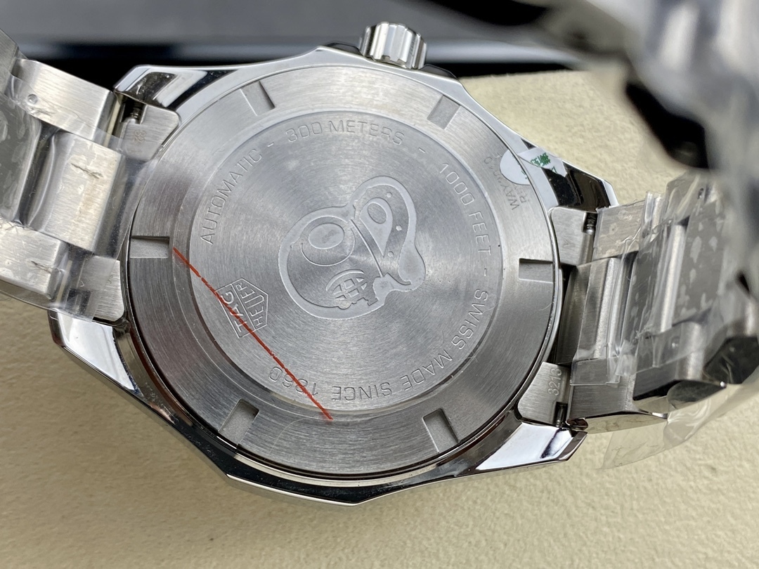 TAR年末巨獻——超級泰格豪雅系列腕表，正裝休閒兩不誤、小眾而不平庸、穩重而不失靈動，通勤的最佳首選腕表。全系均採用原裝數據打造、配件可以和原廠互換，頂級打磨 超強夜光 防水性能高達100米，超原單品質 誠意滿滿 並搭載原裝sw200機芯，歡迎品鑒！