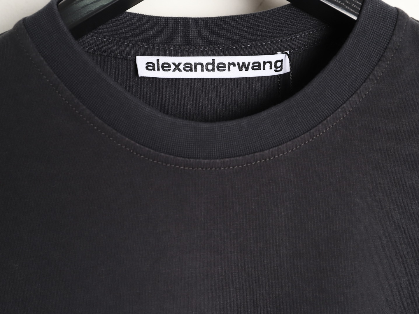 🔝Alexander Wang 亞歷山大王 26SS 燙鑽流星印花短袖T恤
獨家對版定織定染高品質精梳棉棉紗 面料手感柔軟舒適，與原版面料相同！水洗去毛，正品版型，做到了真正的"oversize“版型
尺碼：S-XL
