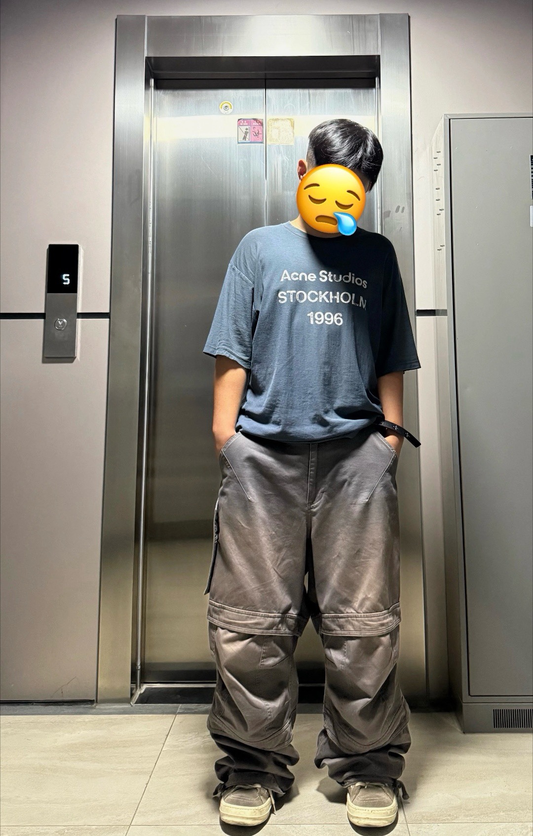 🔝Acne Studios 26SS 1996字母印花短袖T恤
面料是定制定染的32支220g原版雙紗棉，胚布經過高盂環保染色，裁大貨前還要進行高溫環縮水，降低縮水率的同時使得手感更柔軟舒適，印花方面必須五層膠漿，第一遍必須為進口打底漿，填平布料上極為細小的線洞，再由高溫床烤乾再劇頗色，採用油墨因熱平網印花，一共刷五層，每一層間隔為時間為30分鐘，才能保證出來的成品保持原版的質感，全套開發輔料
尺碼：S-XL