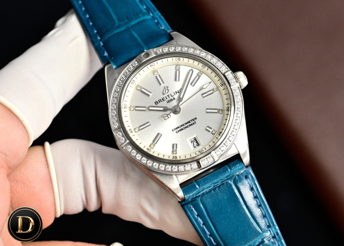 百年靈新款橫空出世（推出新高度）
全新百年靈機械計時腕表-南海膠囊系列
(chronometer Automatic 36mm)特別版
1⃣️現代復古風格讓您在人群中脫穎而出，打破沈悶，有溫度又不失浪漫！
2⃣️這款優雅的現代復古靈感腕表適合想在人群脫穎而出的女士。（男士也可佩戴，膠囊系列市面最薄的中性款。）
3⃣️融合優異性能和造型美感，時尚而優雅，適合各種場合，多種金屬表殼可供選擇，同時也有鑲嵌彩色寶石鑽，從炫酷的精鋼材百搭雙色間金乃至豪華紅金，一應俱全，時標和多姿多彩錶盤。
