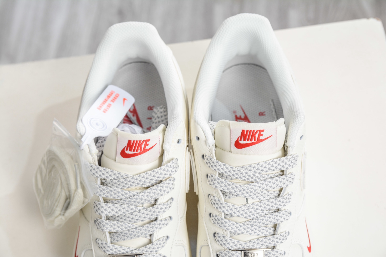 Nike Air Force 1 Low 07 米白紅 
貨號：CS5288 079
Size：36 36.5 37.5 38 38.5 39 40 40.5 41 42 42.5 43 44 44.5 45