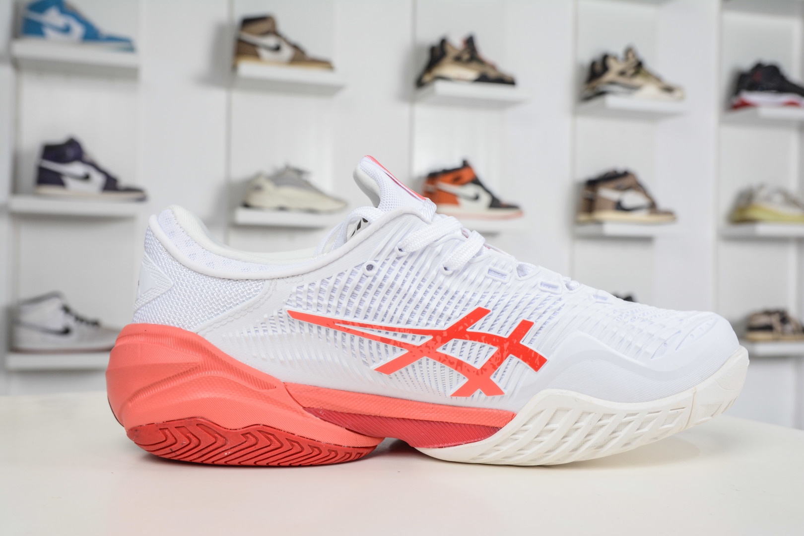 ASICS亞瑟士網球鞋小德球鞋 COURT FF3 NOVAK德約科維奇專業球鞋 專業跑步鞋鞋減震助彈防滑氣跑步鞋 (高幫減震助彈)亞瑟士是專業的跑步鞋款 腳後跟搭載後跟穩定 將啓動時的橫向力化解成縱向力幫助運動員起跳
貨號: 1041A522 966
尺碼: 36 37 37.5 38 39 39.5 40.5 41.5 42 42.5 43.5 44 45 46