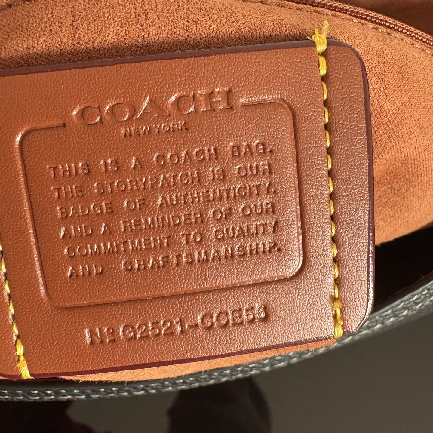 
[新品]COACH/蔻馳奧萊女士ETTA 29號翻蓋單肩包腋下包 CCE56 29*21*12