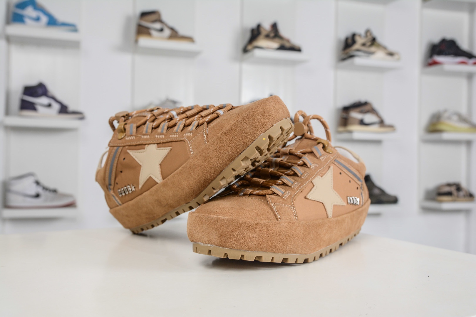 Golden Goose Super-Star 厚底抽繩休閒時尚復古做舊星星板鞋 
Size：35 36 37 38 39 40