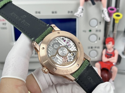 
新款愛彼真陀飛輪CODE11.59系列26396男士腕表！完美與個性的體驗！
1⃣️直徑42MM！表面玻璃採用水晶藍寶石玻璃。
2⃣️搭載Cal.2950全自動陀飛輪機芯，動力儲存60小時！
3⃣️錶帶採用進口意大利小牛皮以及帆布皮帶可選！
3⃣️表殼採用316L精鋼材質，整殼CNC高精准處理，密度與原裝吻合！          
4⃣️表面採用砂金石琺瑯錶盤
整體按照原裝顏色完美呈現！
5⃣️殼套分圈口.殼.底蓋三件套，整體角度完美體現拉絲工藝，品質與美的融合！