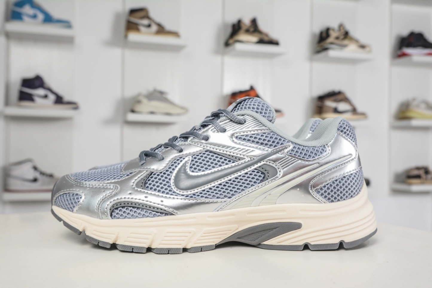 NK Air Zoom Vomero 20 經典復古潮流運動跑鞋 
貨號：HF9149 109
SIZE：36 36.5 37.5 38 38.5 39 40 40.5 41 42 42.5 43 44 45