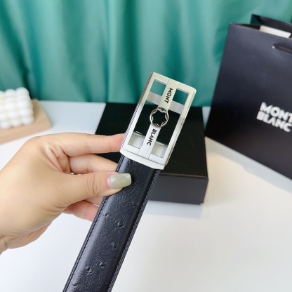 萬寶龍：原單頭層牛皮駝鳥紋面，內襯頭層小牛皮底，搭配原單自動扣，可裁剪的自動帶，此款腰帶面雙採用意大利原定廠制進口牛皮帶身 ，對專版櫃足寬3.5