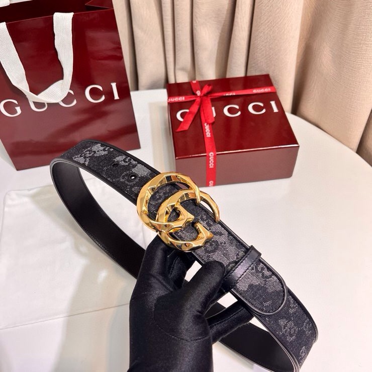 
古奇 新款 GG Marmont系列心選迷彩大理石紋GG帆布，為2026早春系列隨處可見的主要圖案之一增色添彩，40mm