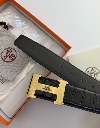 H家】  原單專櫃款腰帶，進口鰐魚紋咖啡色 腰帶，內襯頭層小牛皮，寬度3.8cm，搭配專櫃新款鋼扣.工藝精湛、手感柔軟、細膩，高端定制，經典之作.