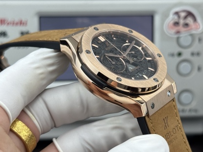 （实拍圖）升級版宇舶hublot恆寶表經典融合CLASSIC FUSION系列，直徑45mm，表殼316L精鋼，耐磨藍寶石玻璃，施華洛世奇鑽石鑲嵌，進口搭載進口7750多巧能計時機芯，還原原裝所有功能，在不同的時空共鳴，如繪畫，如音樂，如時計，獨一無二的HUBLOT最配獨一無二的他，經典融合計時腕表。