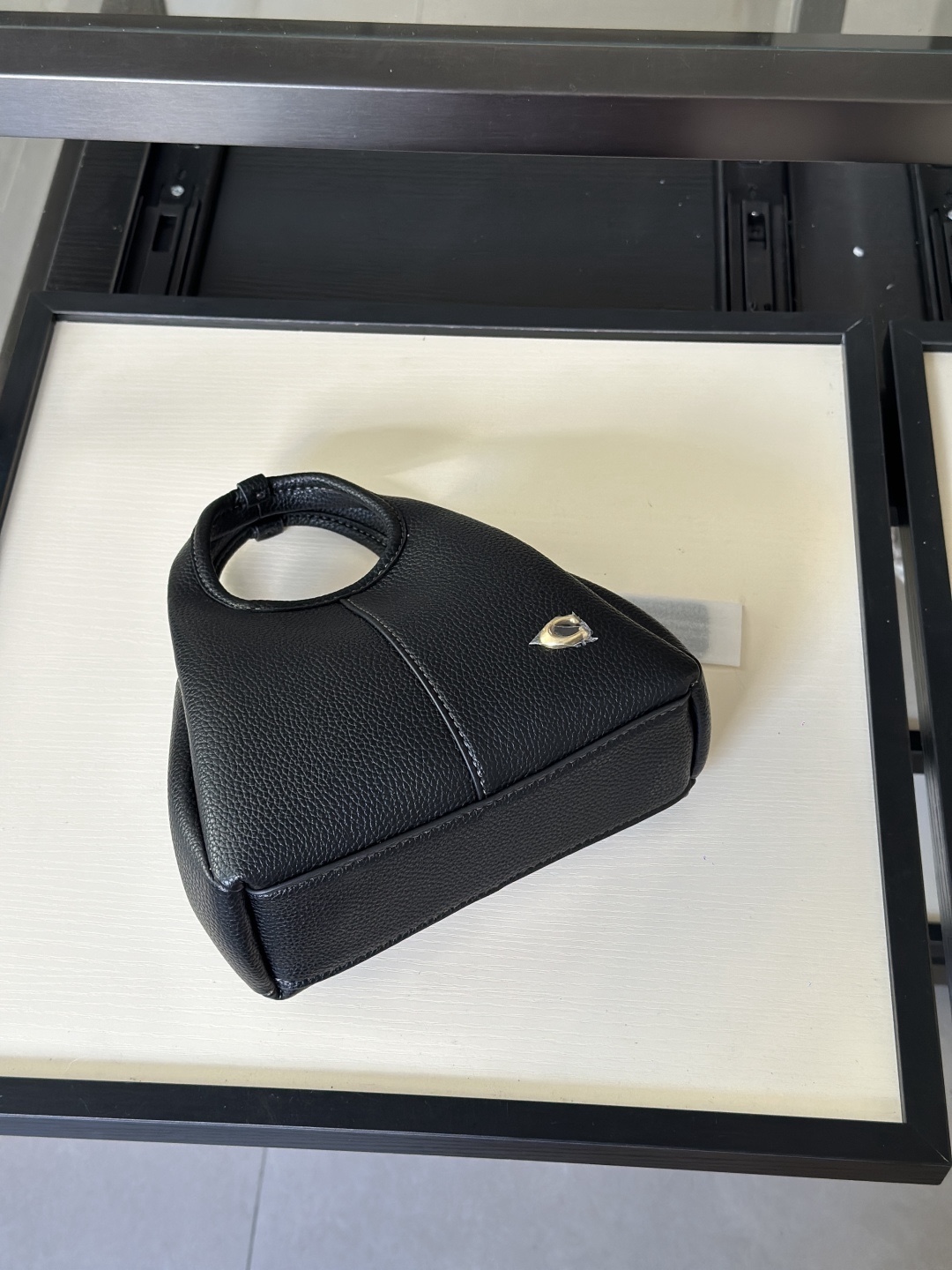 Coach新款首發🔥Lana19 mini號
尺寸：19✖️17cm
精緻小巧，簡約時尚
可手拎，可斜挎 ☑️小號 黑色
尺寸：19✖️17cm