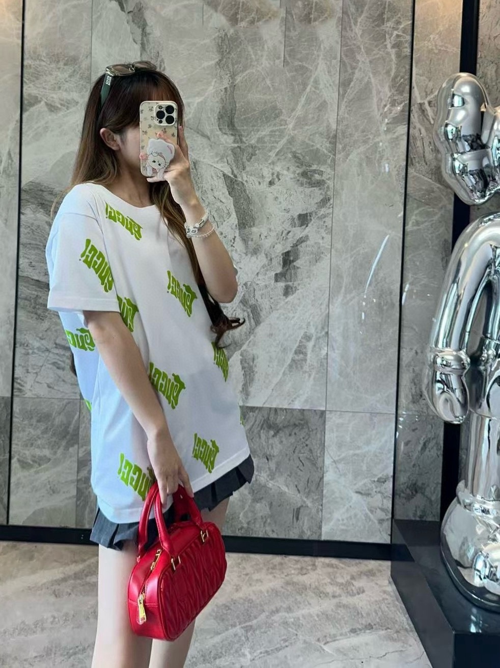 Gucci/古馳 25ss 綠色發泡印花短袖
GUCCI新款T恤採用重磅白色針織棉製成，通體檸檬綠Gucci刺繡倍添清新氣息。
A Size:S-XL