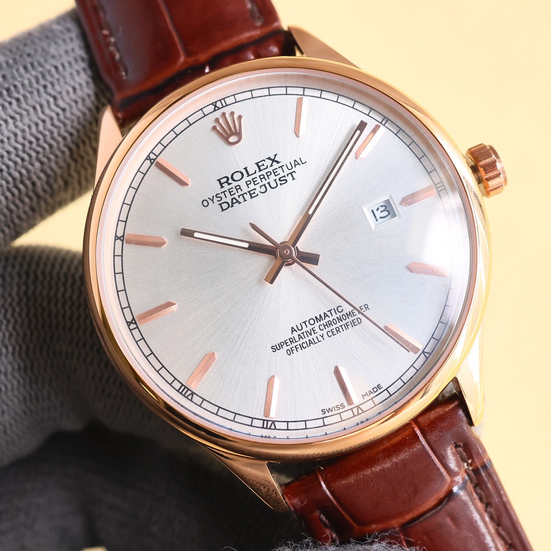 
最新爆款主推☄️☄️ 勞力士【ROLEX】男士腕表 採用獨特的錶盤設計 搭配而來的是更高檔奢華的勞力士🪐， 初識勞力士必憧憬有朝一日能擁有它，戴上勞力士必順風順水必發達，你值得擁有，歡迎評鑒！！
機芯：搭配全新進口8215西鐵城（零返修） 尺寸：40🥇 鏡面：藍寶石玻璃永不刮花 材質：316L精鋼表殼 動力：儲存48小時 防水深度：100米🥈 🥉意大利小牛皮帶，原裝針扣！