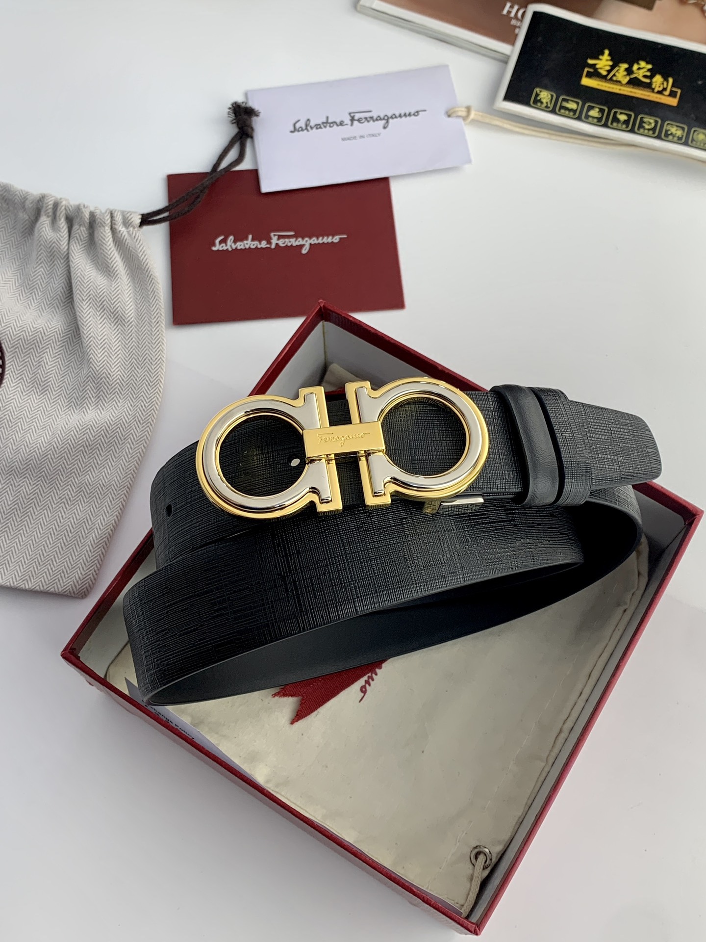 〖F家〗最新款全新配色，雙面可用，搭配新款純銅扣8字扣，打造高雅考究的造型。寬3.5cm，長度可調節，達到量身定制般的修身效果。