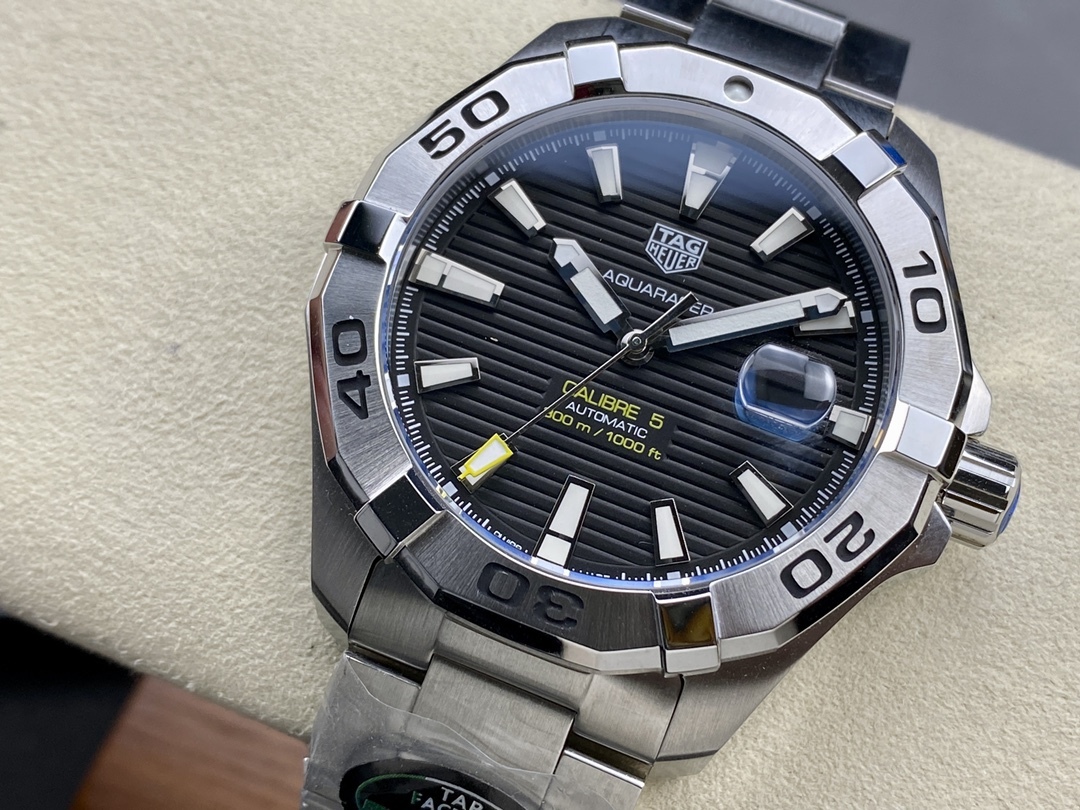 TAR年末巨獻——超級泰格豪雅系列腕表，正裝休閒兩不誤、小眾而不平庸、穩重而不失靈動，通勤的最佳首選腕表。全系均採用原裝數據打造、配件可以和原廠互換，頂級打磨 超強夜光 防水性能高達100米，超原單品質 誠意滿滿 並搭載原裝sw200機芯，歡迎品鑒！