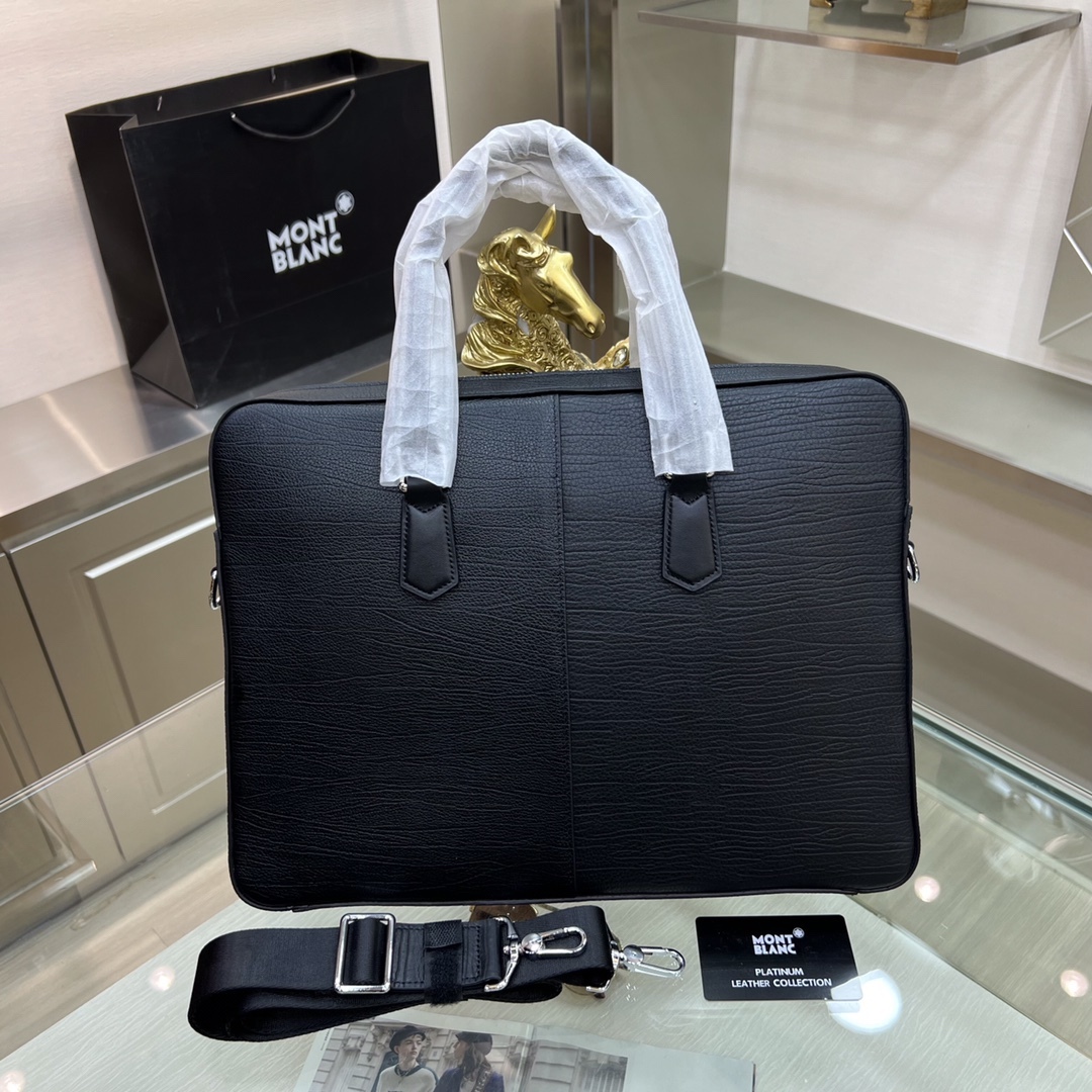 Montblanc International（萬寶龍）🔥萬寶龍新款男士公文包，採用進口頭層牛皮製作，搭配頂級五金配件，在公文包系列中實屬佼佼者。商務人士與潮流達人皆適用的款式。[色]喜歡的速度下單✅
型號：66216-1
尺寸：39-29-6.5
顏色：黑色