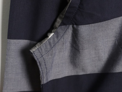 Burberry/巴寶莉 經典大格紋棉質襯衫
定制原版一致80支精梳棉單線紗，紗線全部訂染，最終確定織法，
無論是格型大小線條粗細均達到Y版水平並且布料沒有尾斜現象，
紅外線裁剪對條對格單件裁，保證大貨品質，
定制塔羅貝油封噴漆扣子自然發亮（不同市場版都是樹脂扣），裁片、領子坐領 門邊 袖口 部位加了燙薄，
全部要對格對位出成品，紅外激光定位對格取位，
每個獨立的尺碼都是定位裁片，前幅，口袋，袖子等部位都是對格對位的，
工序複製，費時費料，經典簡單氣質不失大牌，面料上身舒適柔軟卻又挺括有型，