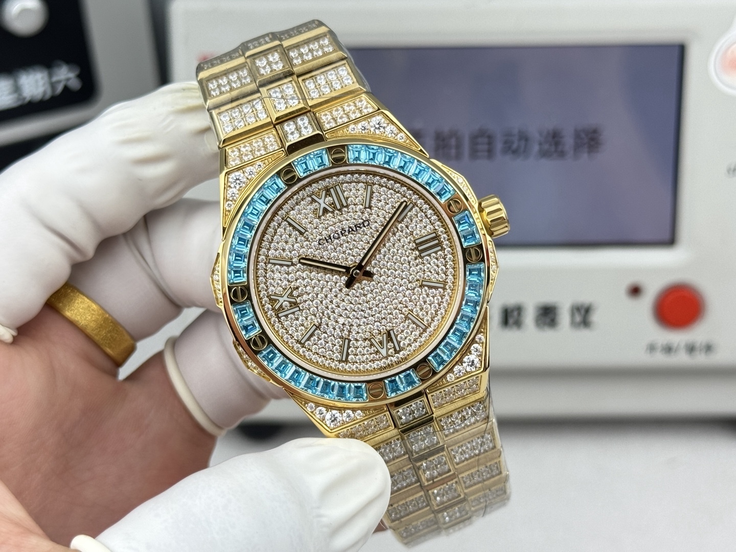 Factory 獨家力作👍
蕭邦AlpineEagle雪山傲翼系列
🌈彩T鑽🌟變色龍🦎滿天星✨限量款及隱藏款首推
如炬目光，比擬暗夜星芒⛰️於山川湖海間🌊洞見紳士願景與磅礡未來👔
尺寸：原裝一致41mmX9.7mm
機芯：9015改Chopard 01.01-c
錶鏈：獨家原版開模金磚型鏈節一體式錶鏈
岩石紋錶盤，鍍銠羅馬數字，時針及分針時標均覆以Super-LumiNova® X1級螢光塗層
致獻當代“雄鷹”，志存高遠之人在日常生活中超邁群倫，其視野啓迪人心、昇華情志。憑借遠見和決心，