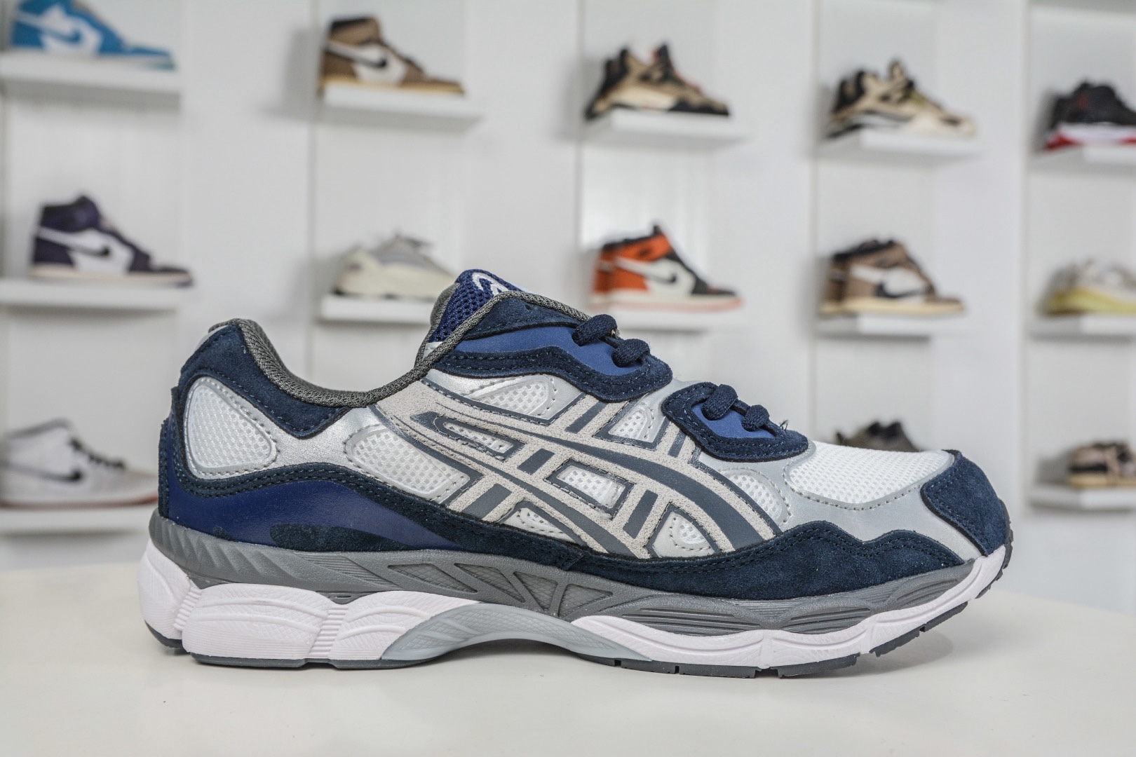 Asics Gel-NYC 亞瑟士運動休閒透氣專業跑鞋
貨號: 1201A789 100
尺碼：36 37 37.5 38 39 39.5 40 40.5 41.5 42 42.5 43.5 44 45 46 47.5