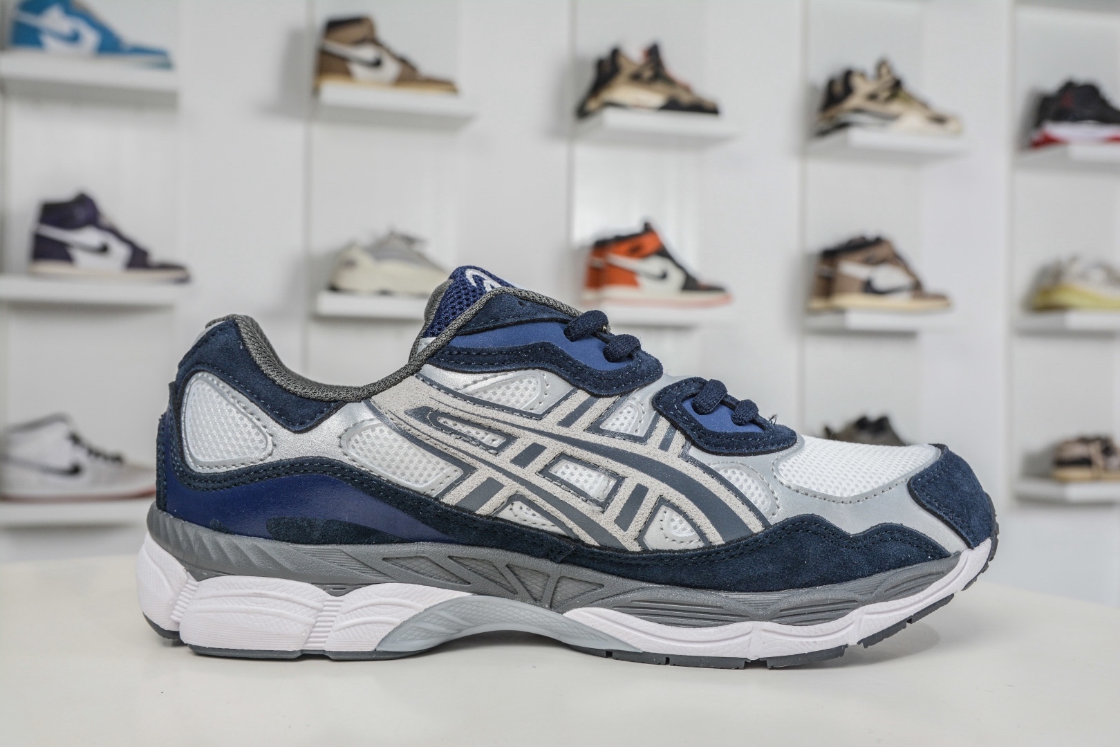 Asics Gel-NYC 亞瑟士運動休閒透氣專業跑鞋
貨號: 1201A789 100
尺碼：36 37 37.5 38 39 39.5 40 40.5 41.5 42 42.5 43.5 44 45 46 47.5