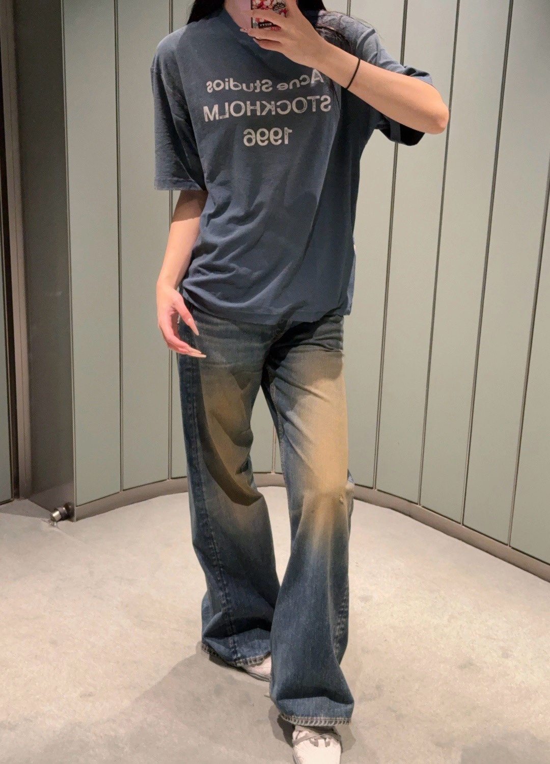 🔝Acne Studios 26SS 1996字母印花短袖T恤
面料是定制定染的32支220g原版雙紗棉，胚布經過高盂環保染色，裁大貨前還要進行高溫環縮水，降低縮水率的同時使得手感更柔軟舒適，印花方面必須五層膠漿，第一遍必須為進口打底漿，填平布料上極為細小的線洞，再由高溫床烤乾再劇頗色，採用油墨因熱平網印花，一共刷五層，每一層間隔為時間為30分鐘，才能保證出來的成品保持原版的質感，全套開發輔料
尺碼：S-XL