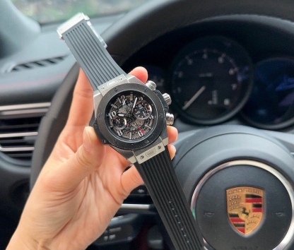 恆寶 Hublot精品男士腕表，勁爆鏤空設計，技藝精湛，獨具匠心，尊貴大氣，紳士風範。採用全自動機械機芯，頂級316精鋼表殼，天然橡膠錶帶，礦物質超強鏡面，尺寸43*13