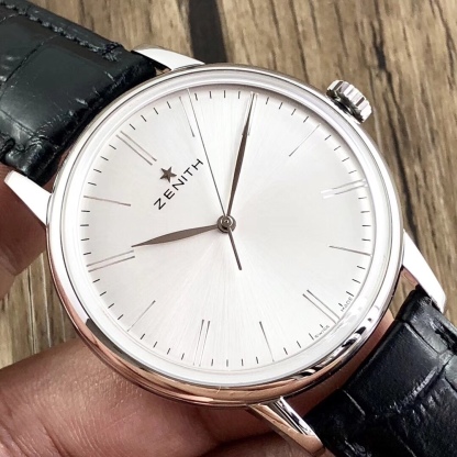 【真力時】菁英系列：一切來得剛剛好！
  機芯：進口9015改制ELITE6150型號-剛剛好
  表殼：原版開模42MM/316L精鋼-剛剛好
  玻璃：弧形雙面防眩處理藍寶石-剛剛好
  字面：字釘鐫刻/鍍銠太陽紋/琢面指針-剛剛好
  皮帶：精選意大利牛皮+膠質底皮-剛剛好
  表扣：原版制動折疊扣-剛剛好
原版開模超級復刻，歷盡兩年時間突破各種工藝難關，到達一切剛剛好的效果！