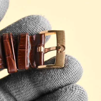 
玫瑰][玫瑰]🔥 最新款主推🔥 ，👍OMEGA -歐米茄-碟飛系列⌚市場競爭主力款  ️一直被模仿  從未被超越【見證時間！把握未來，你可以有】 採用316L鋼表殼，全新原裝進口8215機芯。(經測試0返修) 表徑40毫米，厚度10mm。動力儲存48小時. 採用意大利進口牛皮    莫氏9級藍寶石玻璃，耐磨防刮花  超強防水80米!匠心之作，必屬精品🔥大廠品質！歡迎轉載！