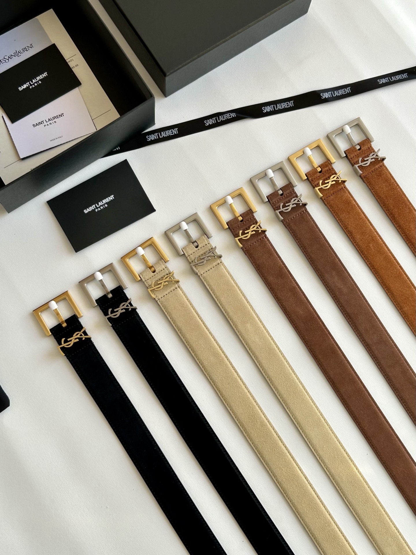 聖羅蘭 女士腰帶，進口小牛皮 配以CASSANDRE 標識腰帶環。古銅色金銀五金可選。精緻優雅的設計，寬度3.0cm