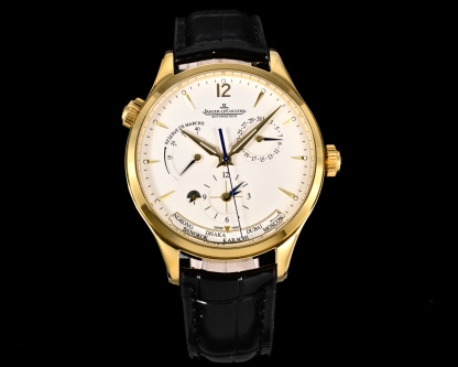 
Factory出品
【市場最高版本】JL積家 各路大咖都叫它大醜 其實賦予的是極高贊美 論品味與外觀 在鐘錶界有著舉足輕重的地位 戴出去怎麼都是長臉 各種彰顯品味 Master 地理學家大師系列 Q1428421 復刻版全新升級 多功能腕表 升級Cal.939A機芯 打磨效果更近原裝 升級軸 自動陀為玫金邊 字面紋路清晰 功能：日期顯示 雙時區 動力儲備顯示 316L精鋼  直徑42mm  原裝折疊扣！V+ Factory匠心之作 值得你擁有！